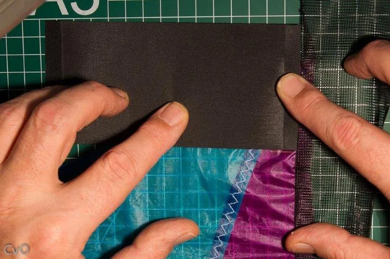 Étape 1 : Positionner la pièce de Dacron