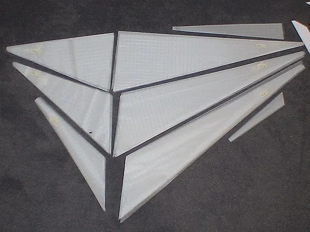 28 panneaux d'Icarex blanc coupés. (Panneaux internes pour l'UL et le HVTD.)