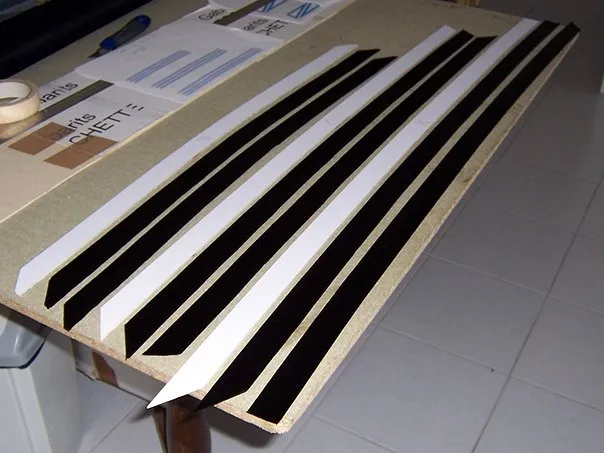 18 panneaux d'Icarex Noir coupés. (Panneaux pour ourlet/contour.)