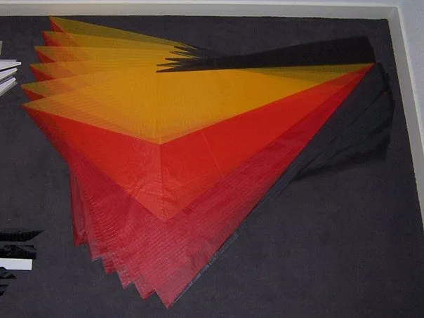 Les 6 ailes (qui formeront 3 voiles de Révo) sont collées.