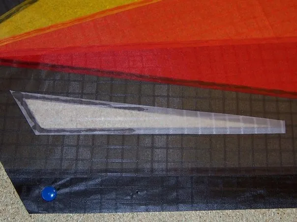 Le panneau d'Icarex blanc est collé d'un côté.