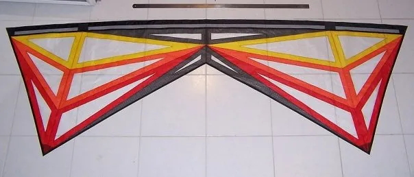Bord d'attaque et Ourlets (Bords de fuite) entièrement assemblés/collés. Tout est prêt pour la couture.
